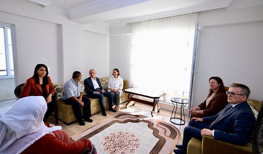 Vali Turan’dan Kırdök Ailesine Aile Yılı Ziyareti
