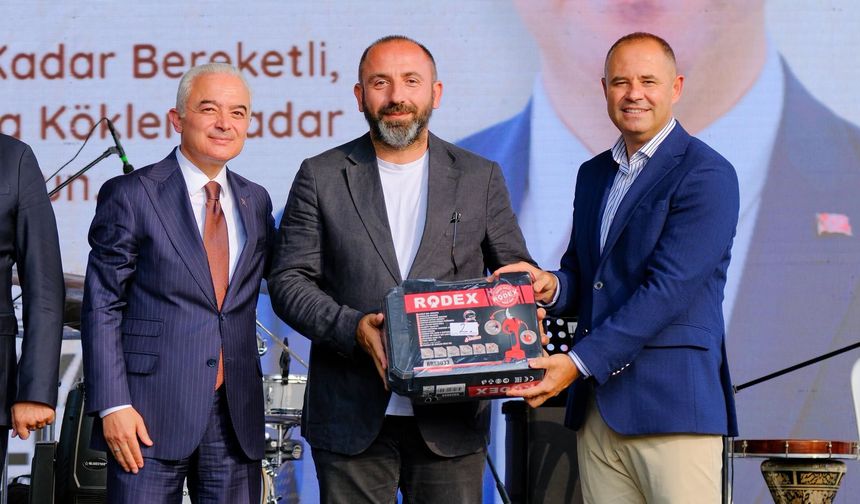 En İyi Bağ ve Üzüm Üreticileri Ödüllendirildi