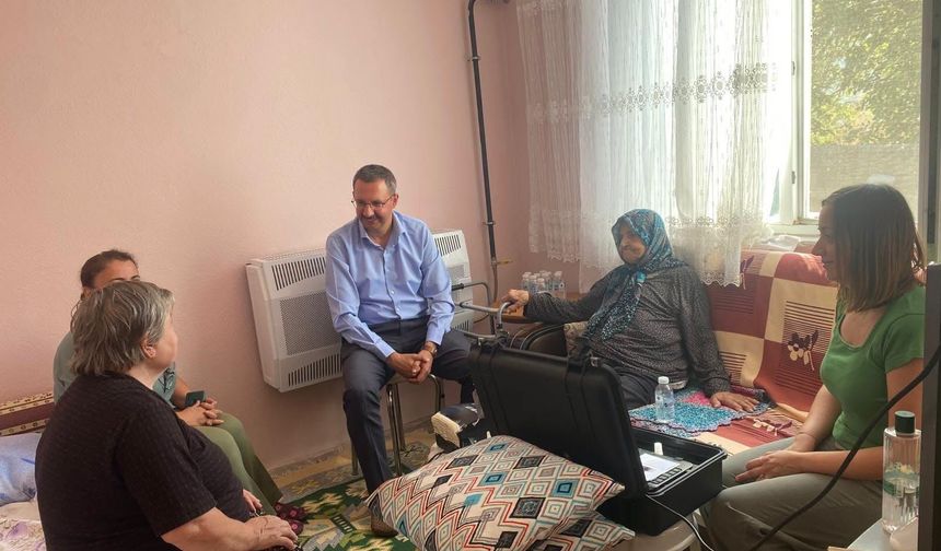 Pınarhisar’da 97 Yaşındaki Nazife Teyzenin Kimlik İşlemi Evinde Yapıldı