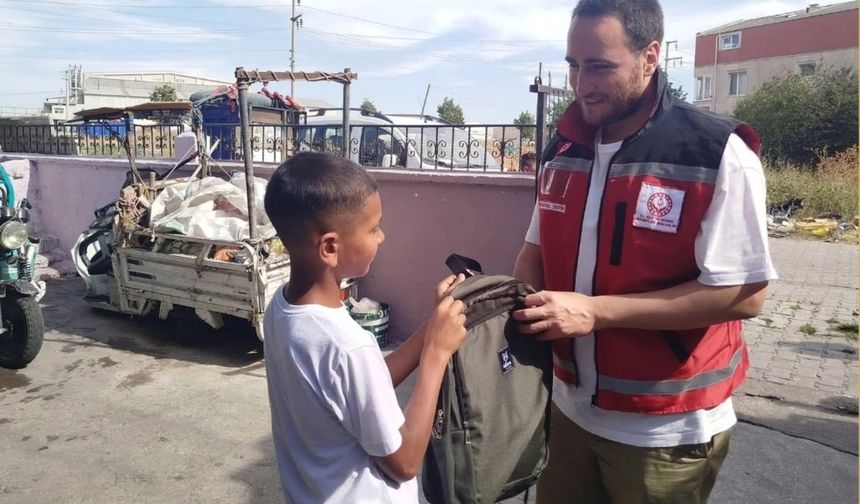 Lüleburgaz’da Çocuklara Okul Çantası ve Kırtasiye Desteği