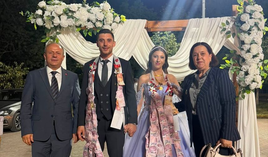 Başkan Çamlıca, Seray ve Mert’in Nişanına Katıldı