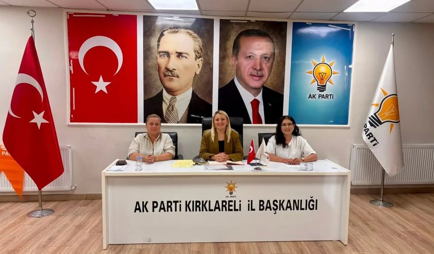 AK Parti Kadın Kolları Haftalık Toplantısını Yaptı