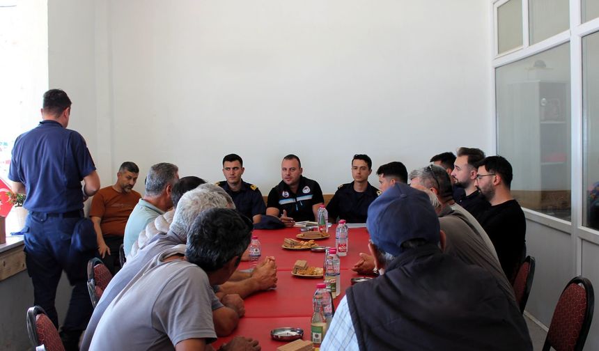 İğneada’da Balıkçılara Ticari Su Ürünleri Avcılığı Bilgilendirmesi