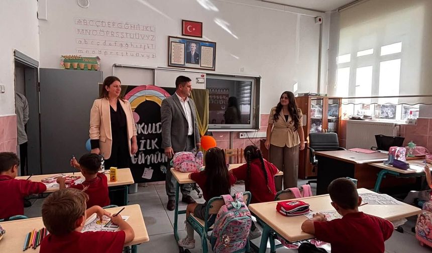 Başkan Özen, Yeni Eğitim Yılının İlk Gününde Öğrencilerle Buluştu