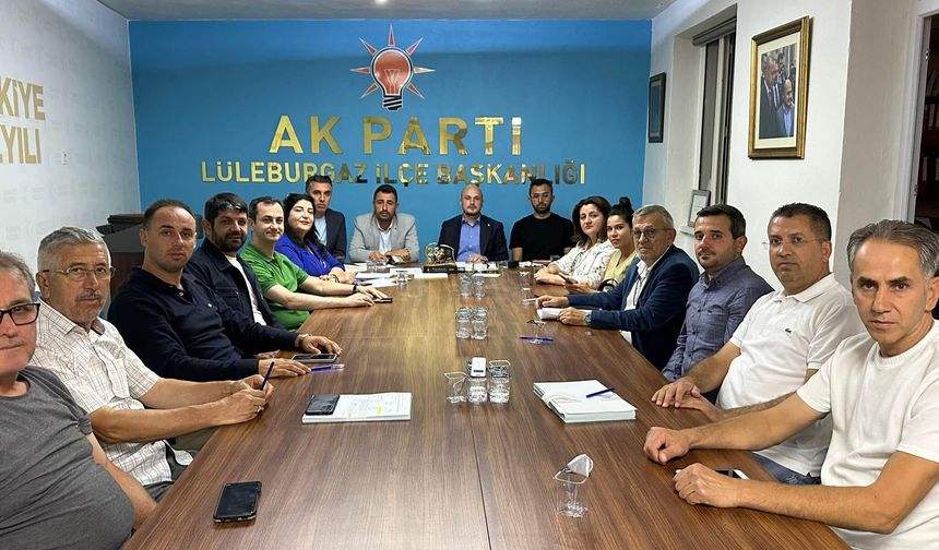 AK Parti Lüleburgaz’da Haftalık Toplantı Düzenlendi