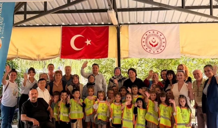Lüleburgaz’da Minik Eller Büyüklerle Buluştu