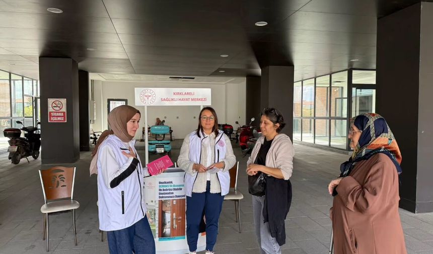 Alzheimer Farkındalığı İçin Bilgilendirme Standı Kuruldu