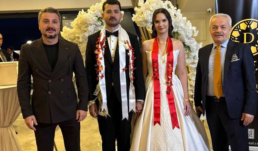 Başkan Savaşan, Mehmet ve Ayça’nın Düğününe Katıldı
