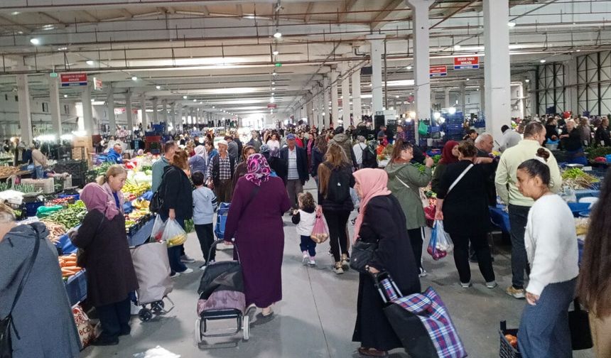 Çarşamba pazarında fiyatlar barbunya ve sarımsak 150 TL