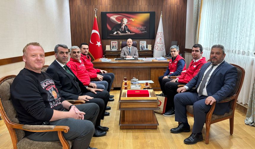 Kızılay’dan İl Millî Eğitim Müdürlüğüne Plaket