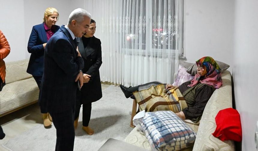 Vali Turan’dan Asırlık Çınar Hashanım Polat’a Ziyaret
