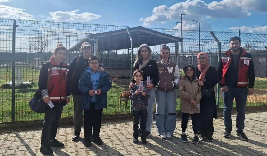 Çocuklar Hayvan Barınağını Ziyaret Etti