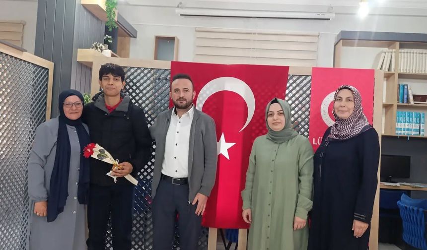 İşitme Engelli Öğrenciden Lüleburgaz Müftülüğüne Ziyaret