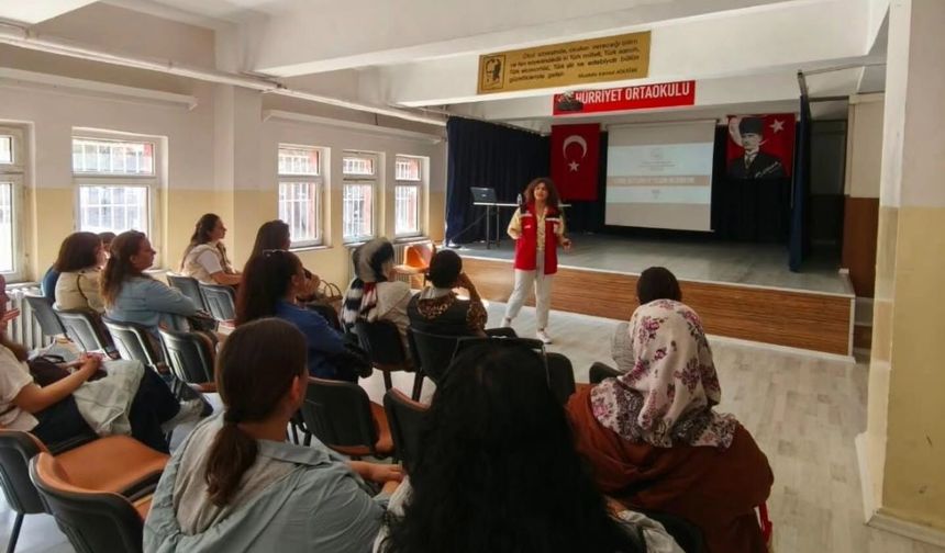 Lüleburgaz’da Velilere Aile Eğitimi Verildi