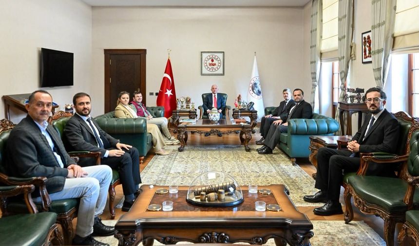 Vali Turan, İlahiyat Fakültesi Dekanı Erkan’ı Kabul Etti