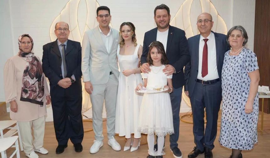 Başkan Talay, Ayçın Tuğba ve Hasan Kemal’in Nişan Yüzüklerini Taktı