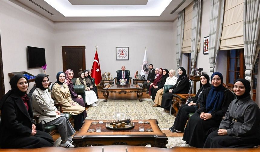 Vali Turan, İlahiyat Fakültesi Öğrencilerini Kabul Etti