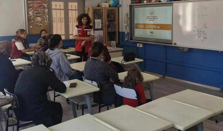 Velilere Hayatın İlk Çeyreği ve Koruyucu Aile Eğitimi Verildi