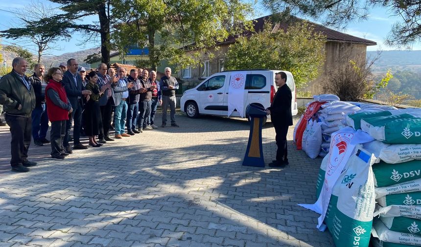 Kofçaz’da 44 Üreticiye Yem Bitkisi Tohumu Dağıtıldı