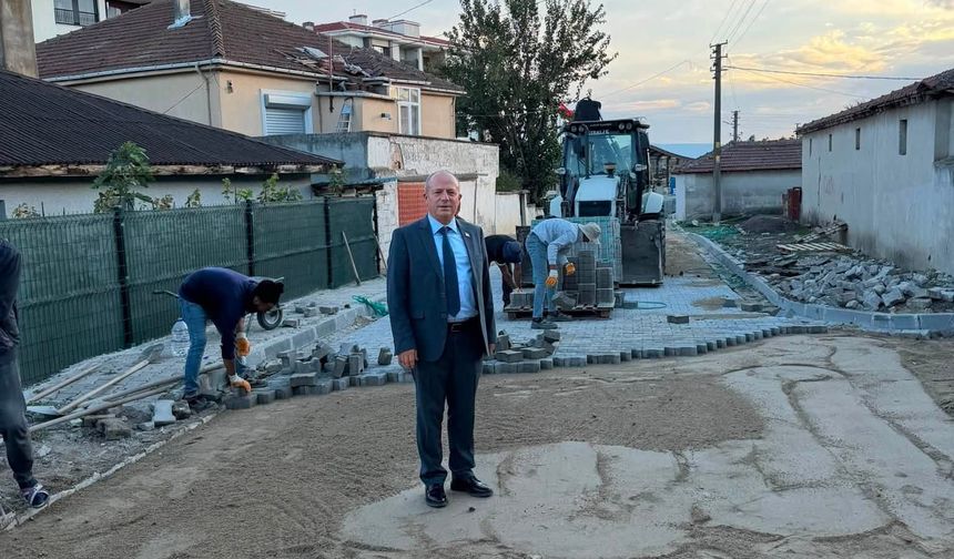 Büyükkarıştıran’da Yol ve Kaldırım Çalışmaları Sürüyor