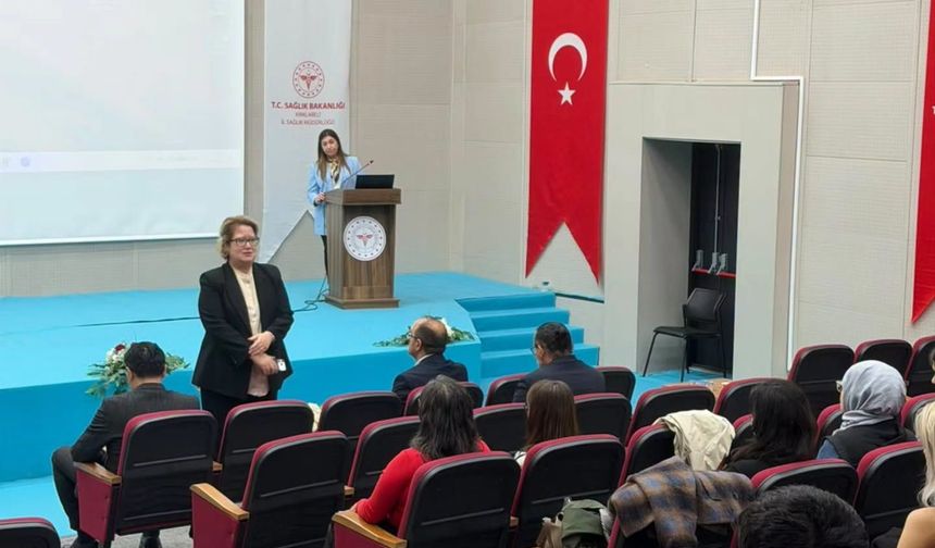 Sigara Bırakma Polikliniklerinde Görev Yapacak Hekimlere Eğitim Verildi