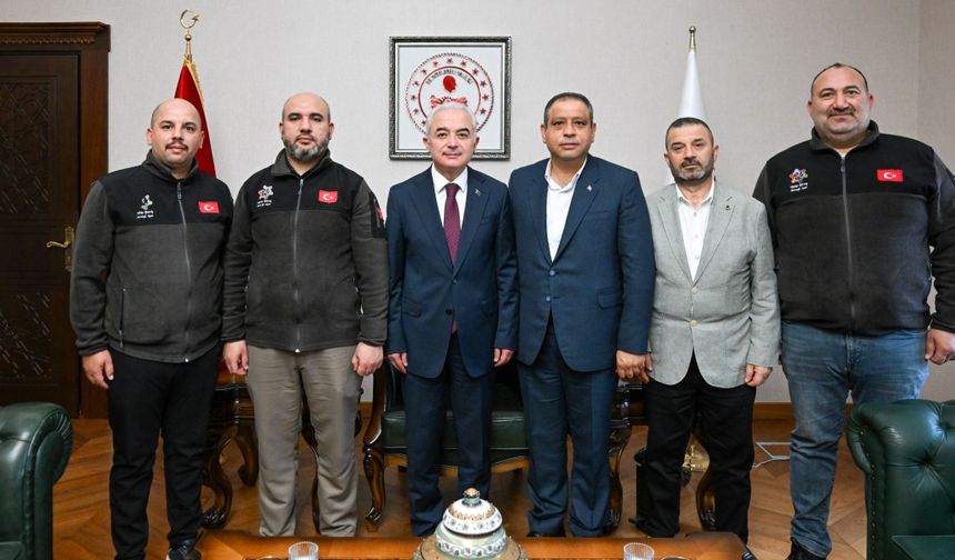 Vali Turan, Lüleburgaz Biz Bize Yeteriz Derneği Yönetimini Kabul Etti