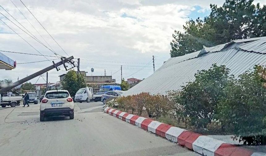 Şiddetli rüzgar çatıyı uçurdu