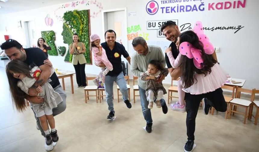 Baba-kız atölyesinde renkli görüntüler