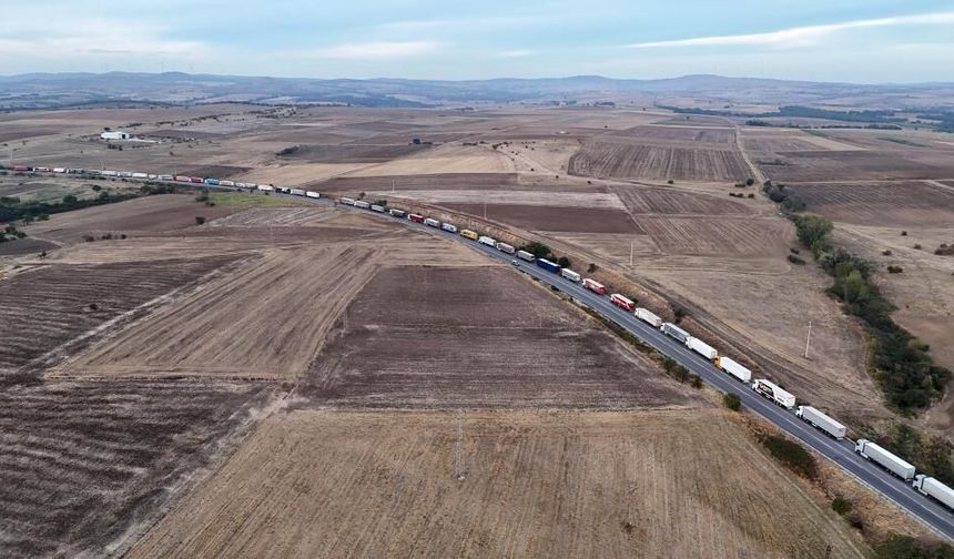 Hamzabeyli'de 37 kilometrelik tır kuyruğu: Şoförler isyan etti, "Perişan durumdayız"