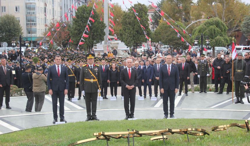 Çelenk Töreni Düzenlendi