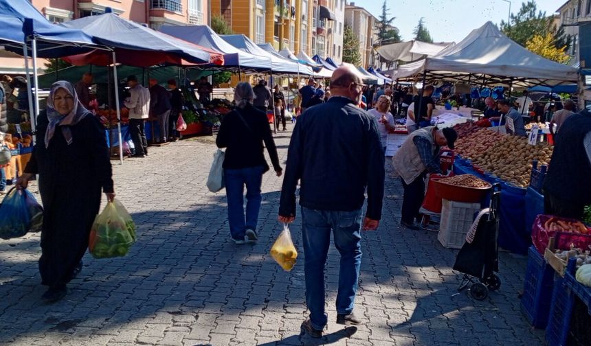 Kırklareli Cumartesi Pazarı’nda Sebze, Meyve ve Balık Fiyatları