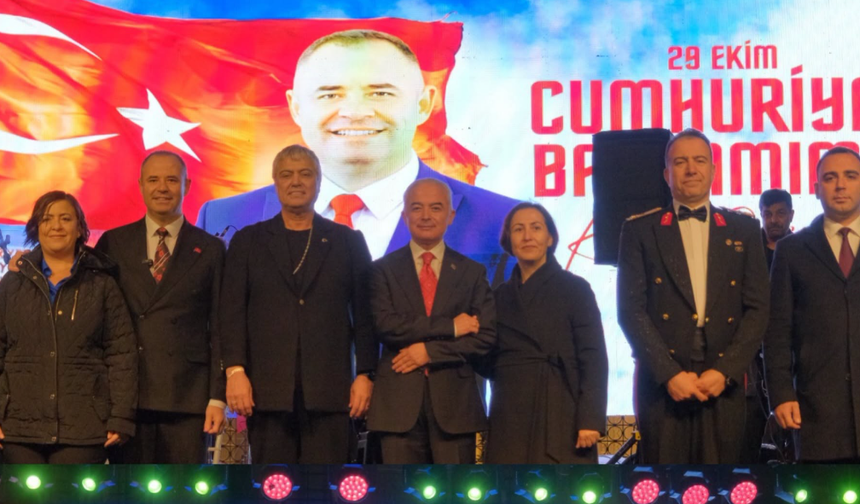 Kırklareli’nde Cumhuriyet Coşkusu Cengiz Kurtoğlu Konseriyle Yaşandı