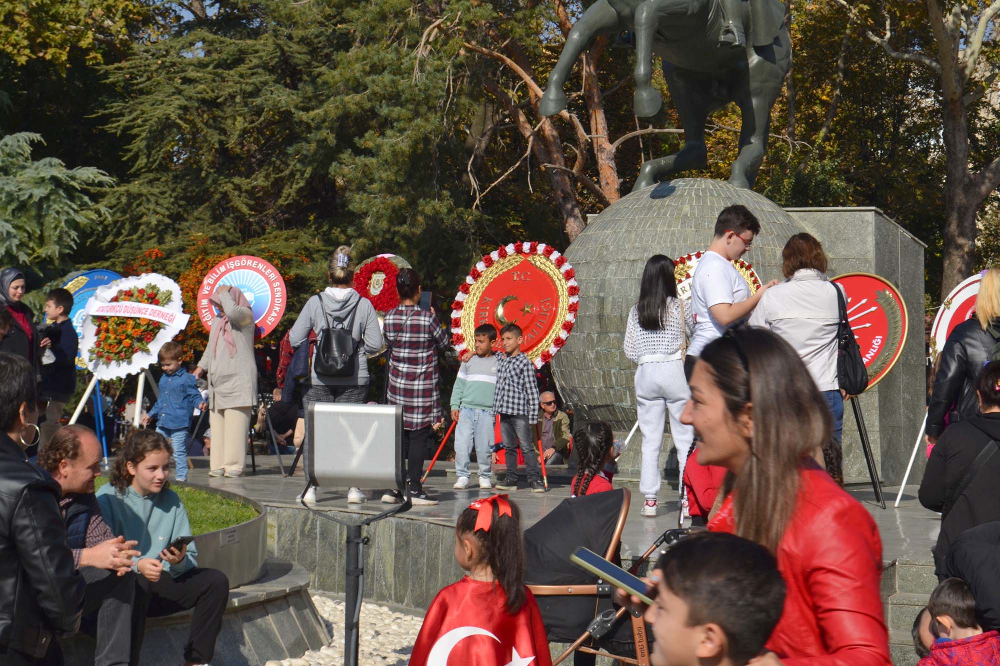 Atatürk Anıtında Hatıra Fotosu 1