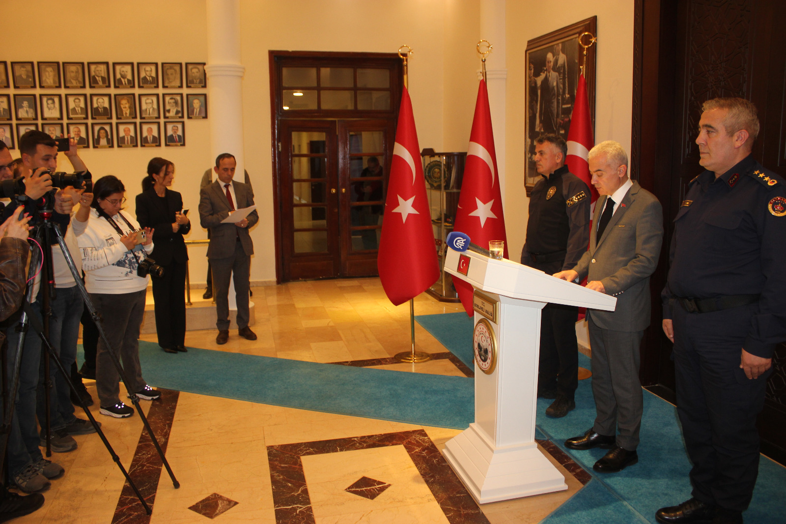 87E877Da 8F00 48Dd B501 39236E07239A