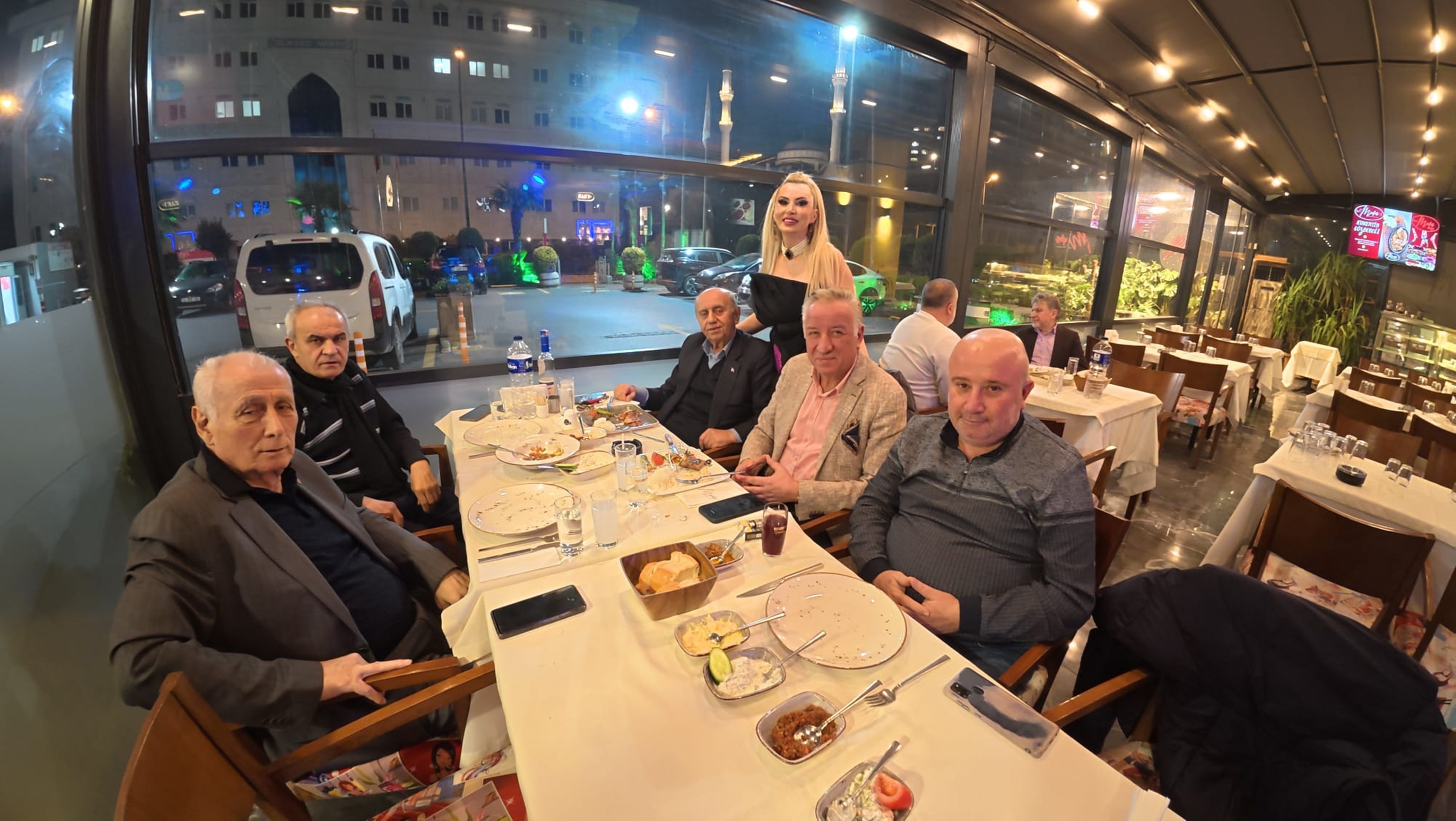 Aygül Yörür Ve Mi̇safi̇rler 1