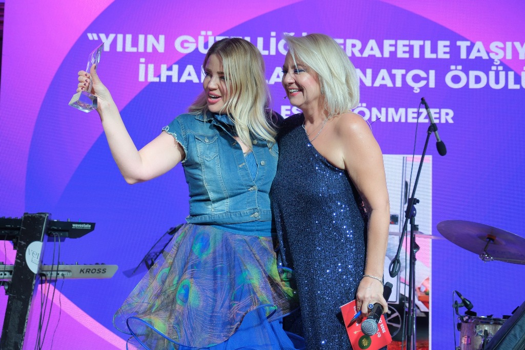 Esra Sönmezer Eli̇f Güvendi̇k X