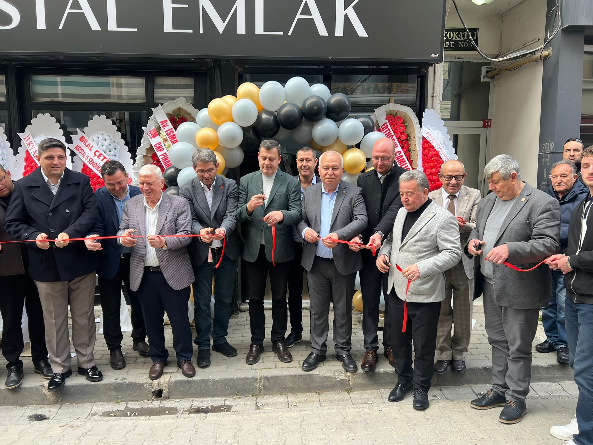 Emlak Ofisi Açıldı