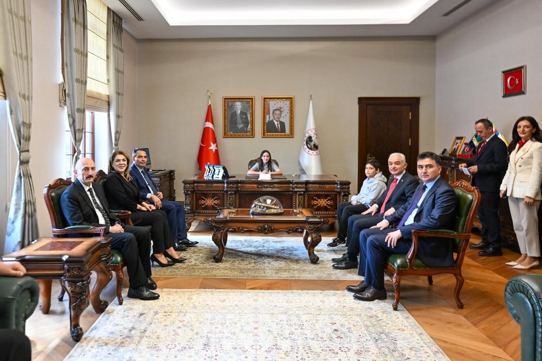 Vali Turan’dan 23 Nisan’da Anlamlı Devir Teslim