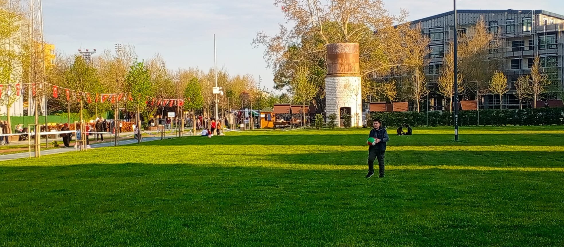 Yenilenen Çimleriyle Millet Bahçesi Hafta Sonu İlgi Gördü