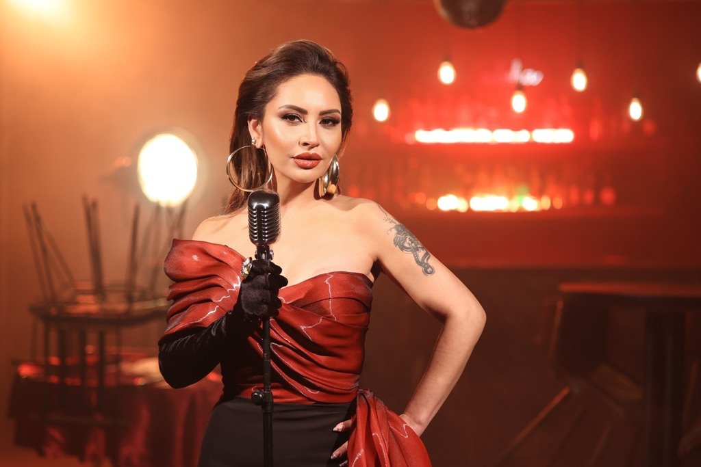 İPEK ÖRS ARABESK ŞARKI YORUMLAMAK BİR AYRICALIKTIR