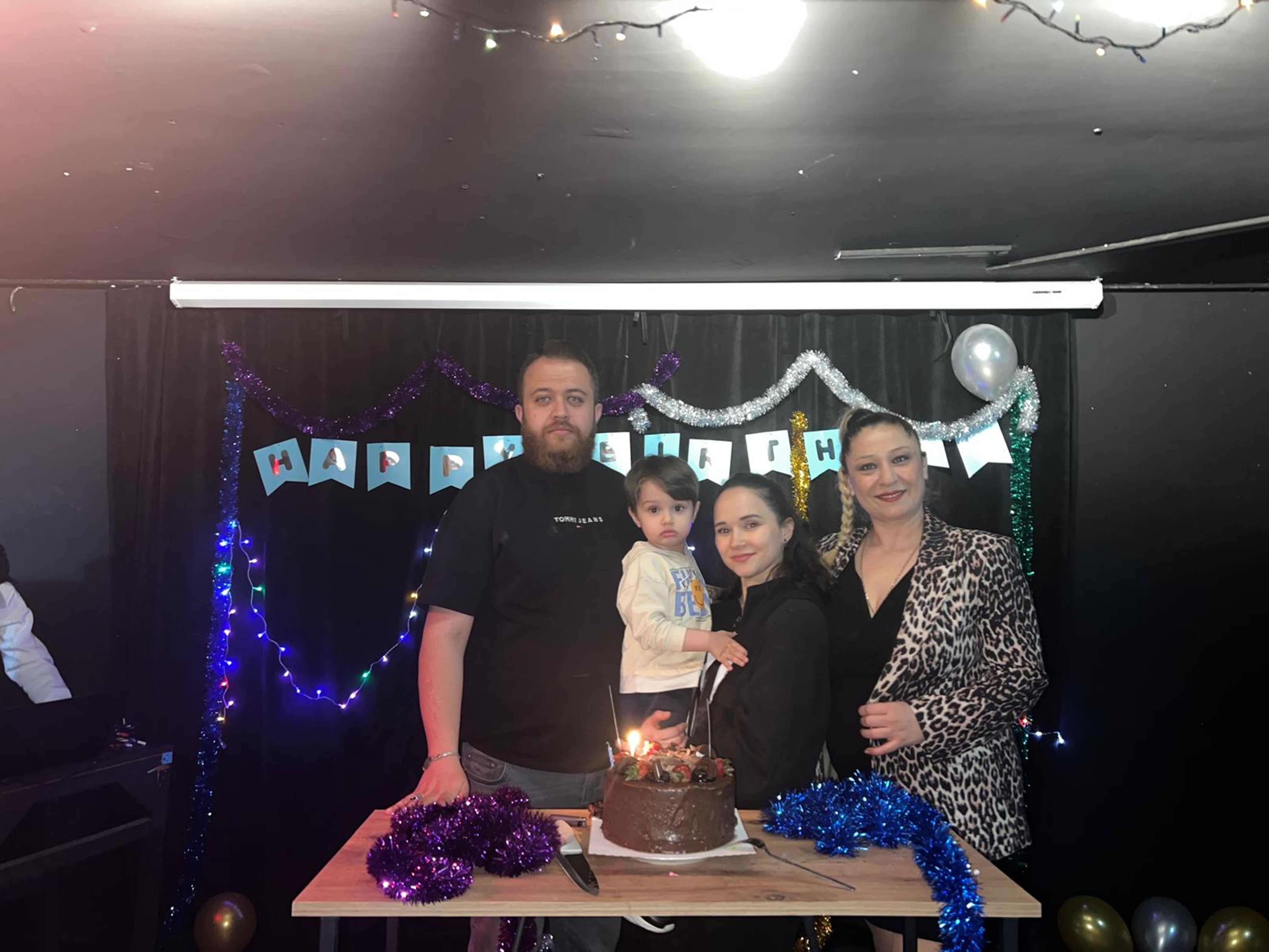 Mert Ozan Düz Anastasi̇ya Düz Kucağında Oğlu Ömer Gürsel Düz Derya Şen