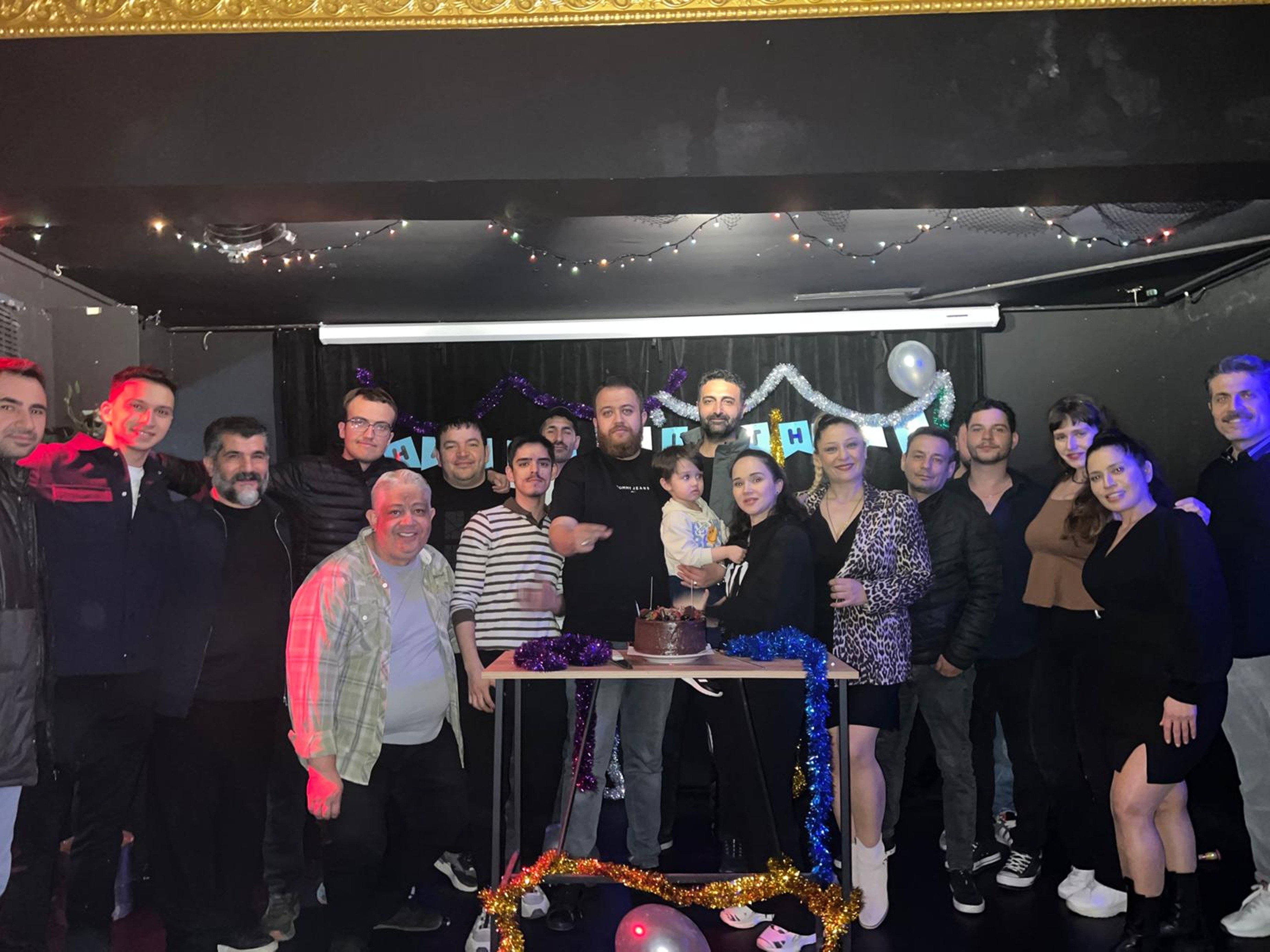 Mert Ozan Düz Ve Dostları