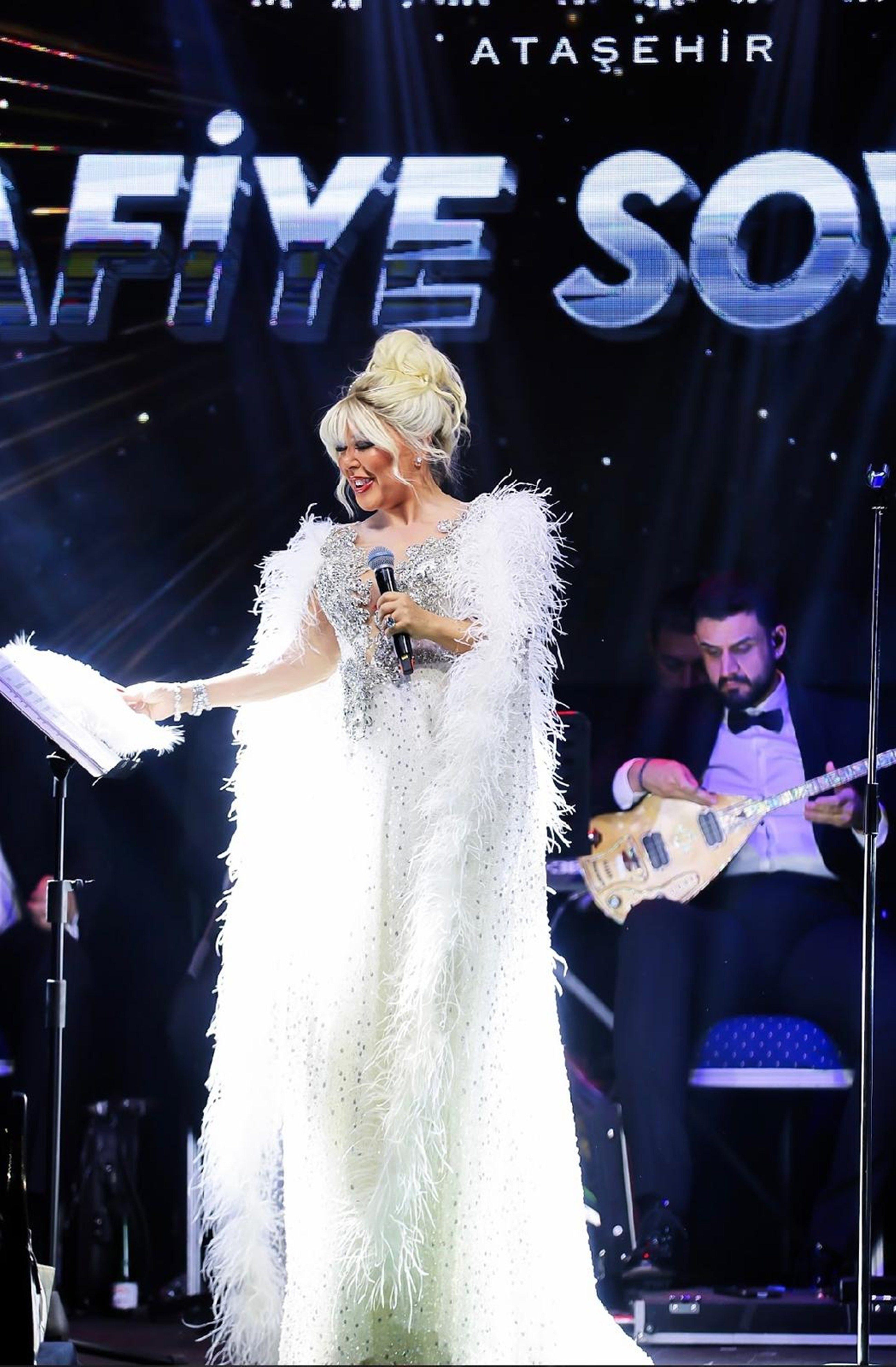 Safi̇ye Soyman Sahne