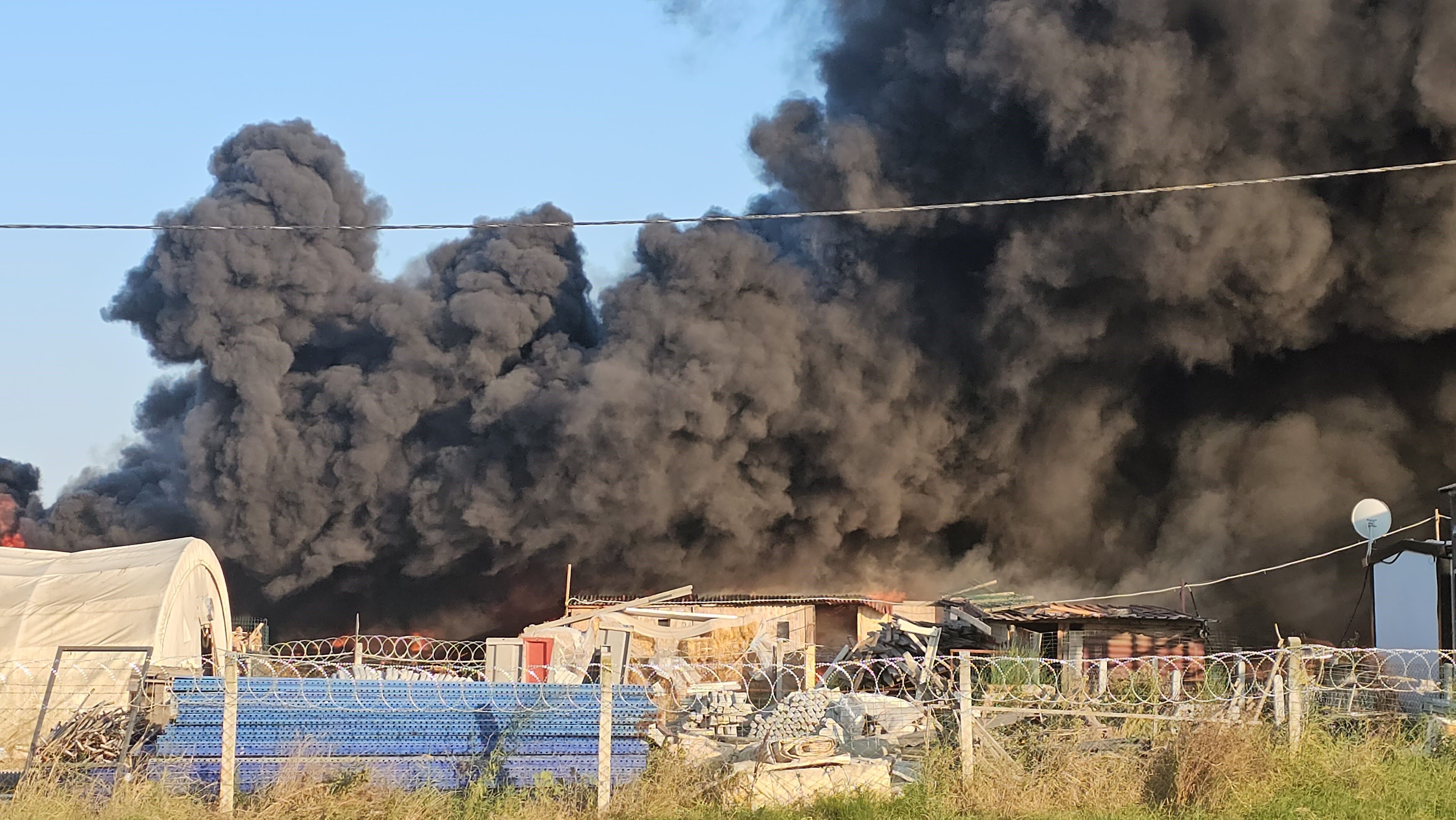 Tekirdağ'da geri dönüşüm tesisinde yangın: Dumanlar gökyüzünü kapladı