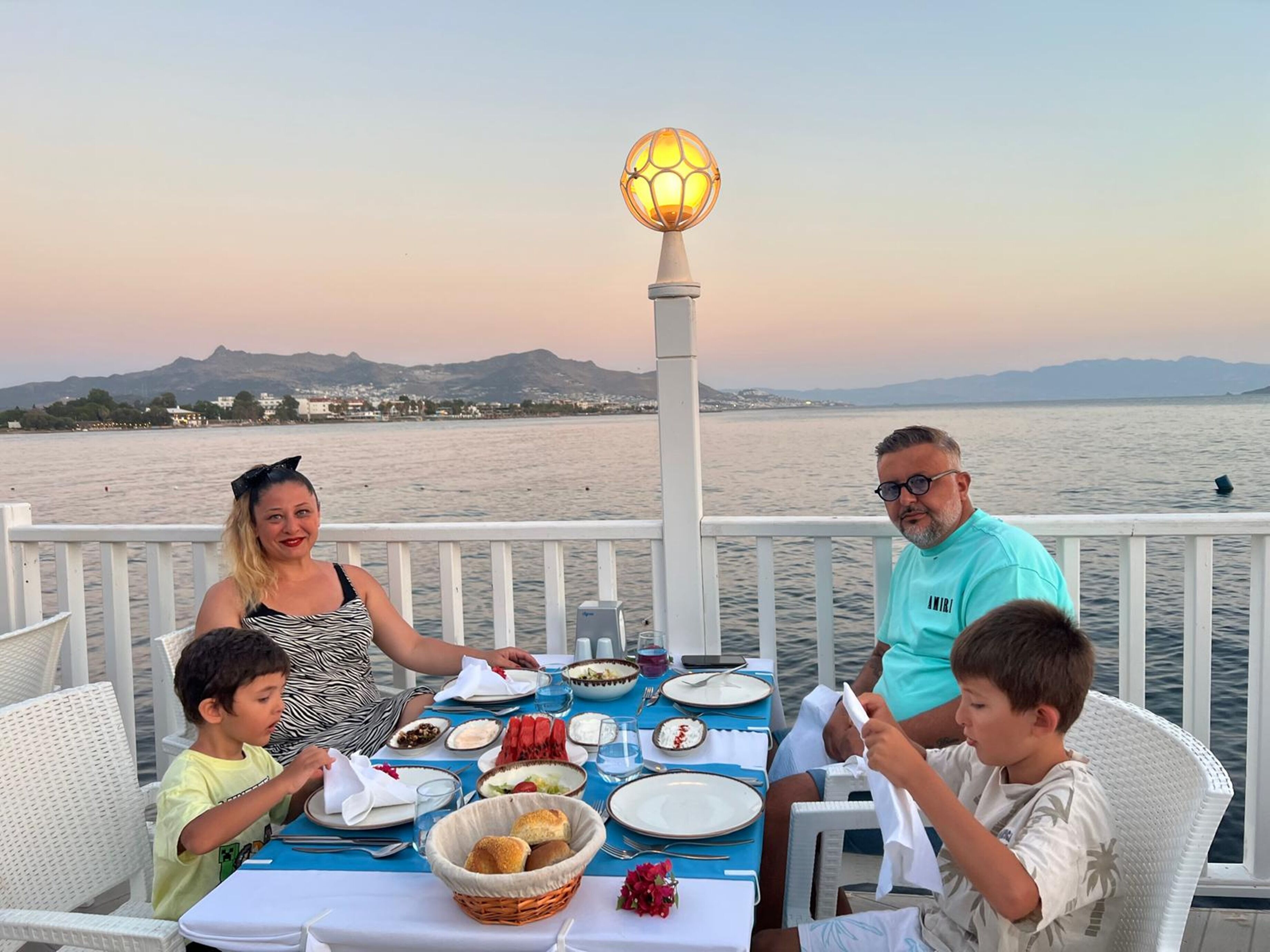 Derya Şen Ayvaz Akbacak Ve Oğulları Toprakcan Akbacak Aslancan Akbacak