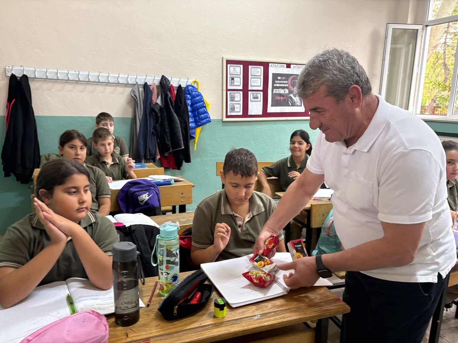 Alpullu’da Öğrenciler Yeni Eğitim Yılına İkramlarla Başladı