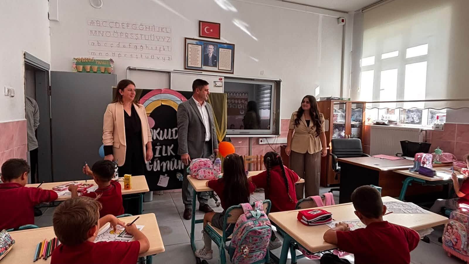 Başkan Özen, Yeni Eğitim Yılının İlk Gününde Öğrencilerle Buluştu
