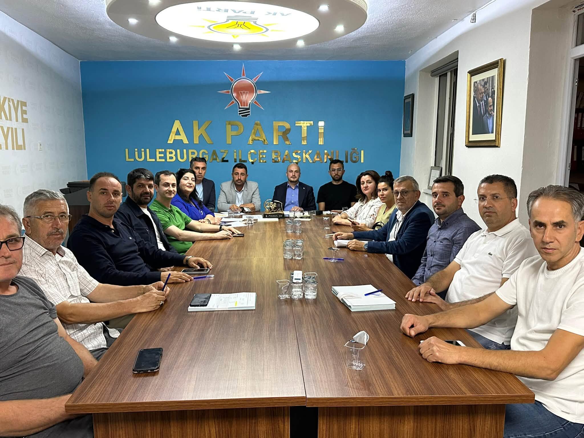 AK Parti Lüleburgaz’da Haftalık Toplantı Düzenlendi