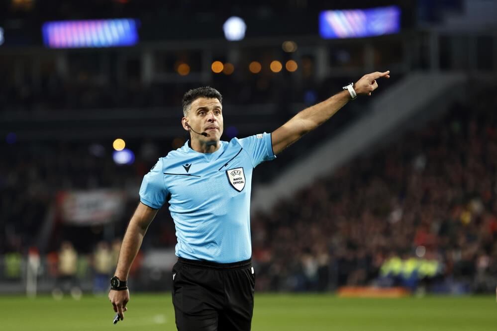 Fenerbahçe - Roma maçında İspanyol hakem Jesus Gil Manzano düdük çalacak