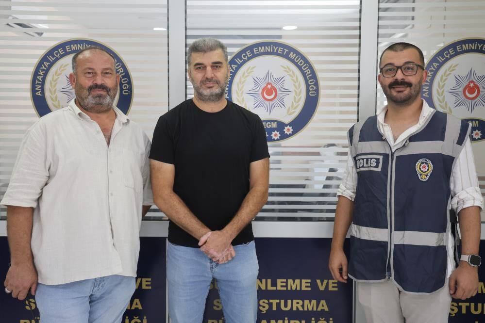 Yola düşürdüğü altın dolu keseyi kadın alıp götürdü, polis 2 saatte yakaladı: O anlar kamerada